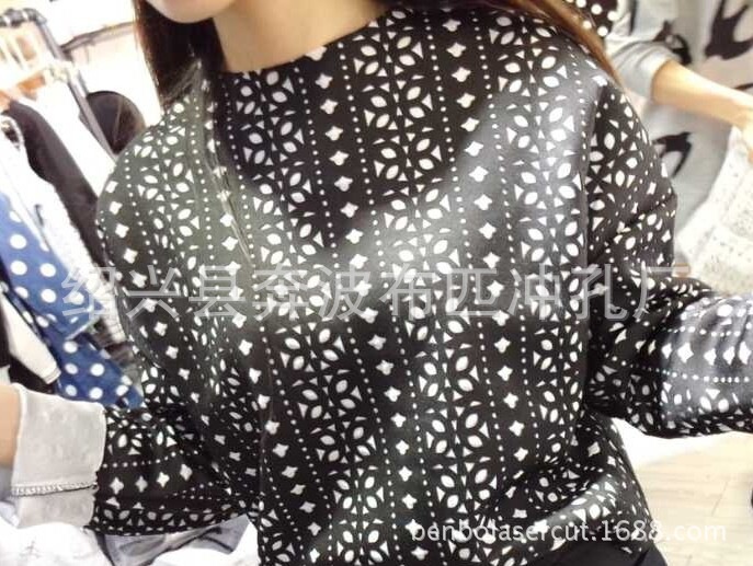 厂家空气层激光镂空烧花雕花冲孔面料服装裙布料 韩国爆款