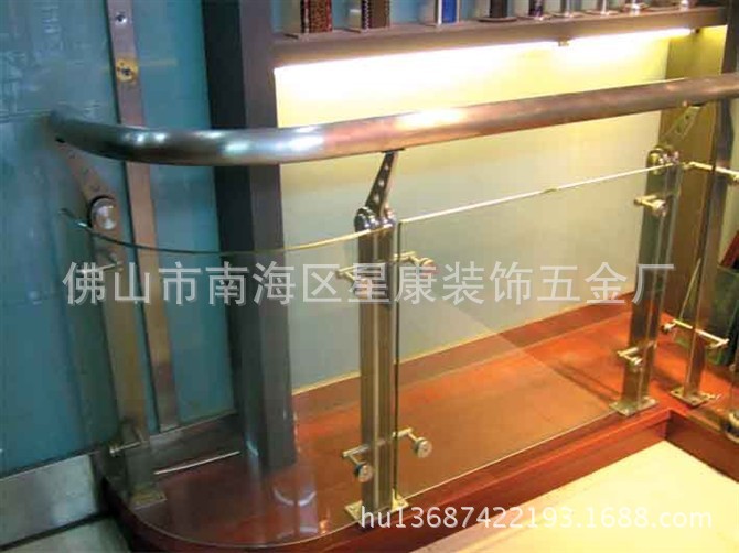 不锈钢起步柱,楼梯立柱,地铁立柱,工程立柱,工程护栏