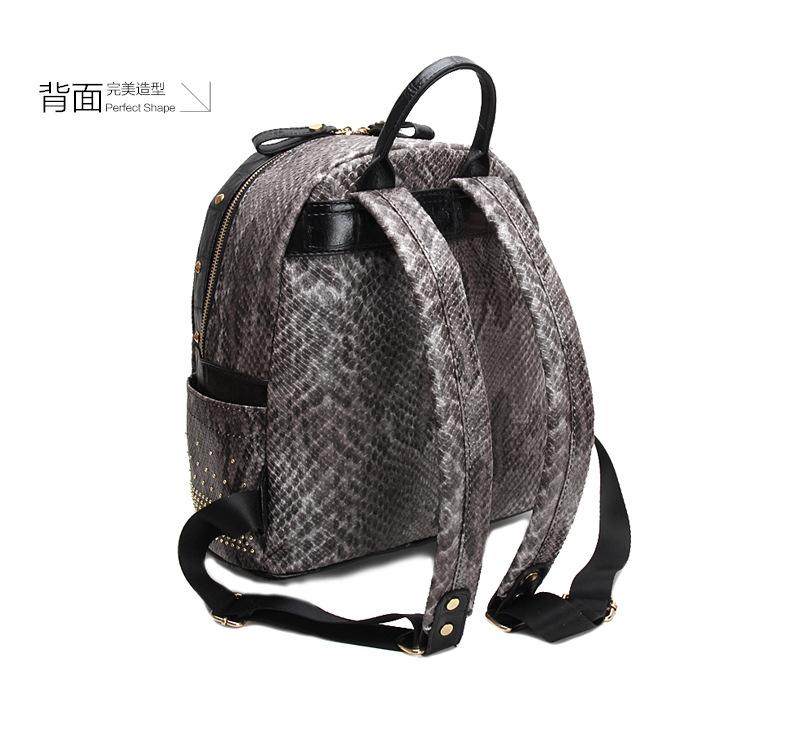 mssefn新款韩版潮女双肩包包朋克蛇纹铆钉时尚书包休闲旅行包81535F78