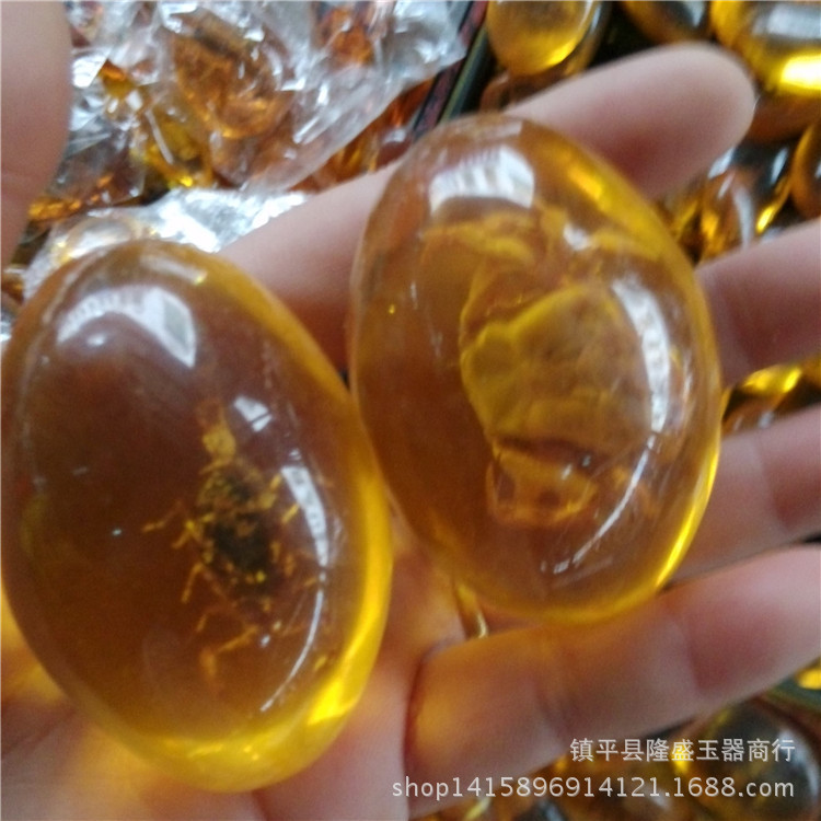 天然橘黄琥珀把件 蝴蝶形虫琥珀 鸡蛋形松香黄仿蜜蜡饰品