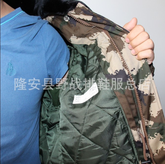 武警迷彩大衣1