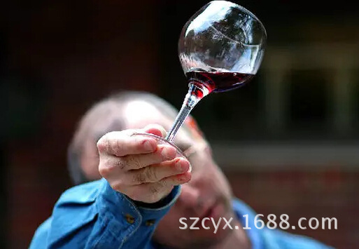 如何判断葡萄酒的品质和酒龄