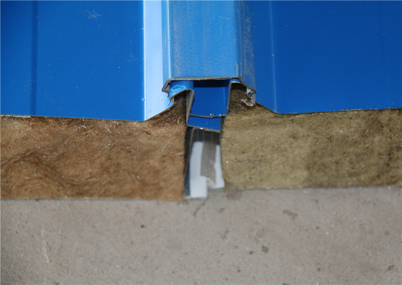 两块屋面板之间使用一根扣槽进行连接 不易漏水