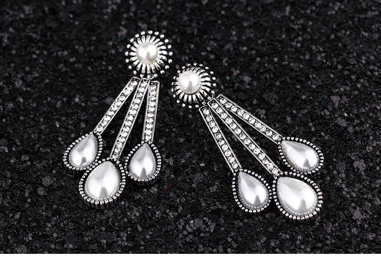 Japanese and Korean fashion retro diamond earrings Occidentanfashion earrings pearl earring ( Ancient Gold / White ) NHKM1455