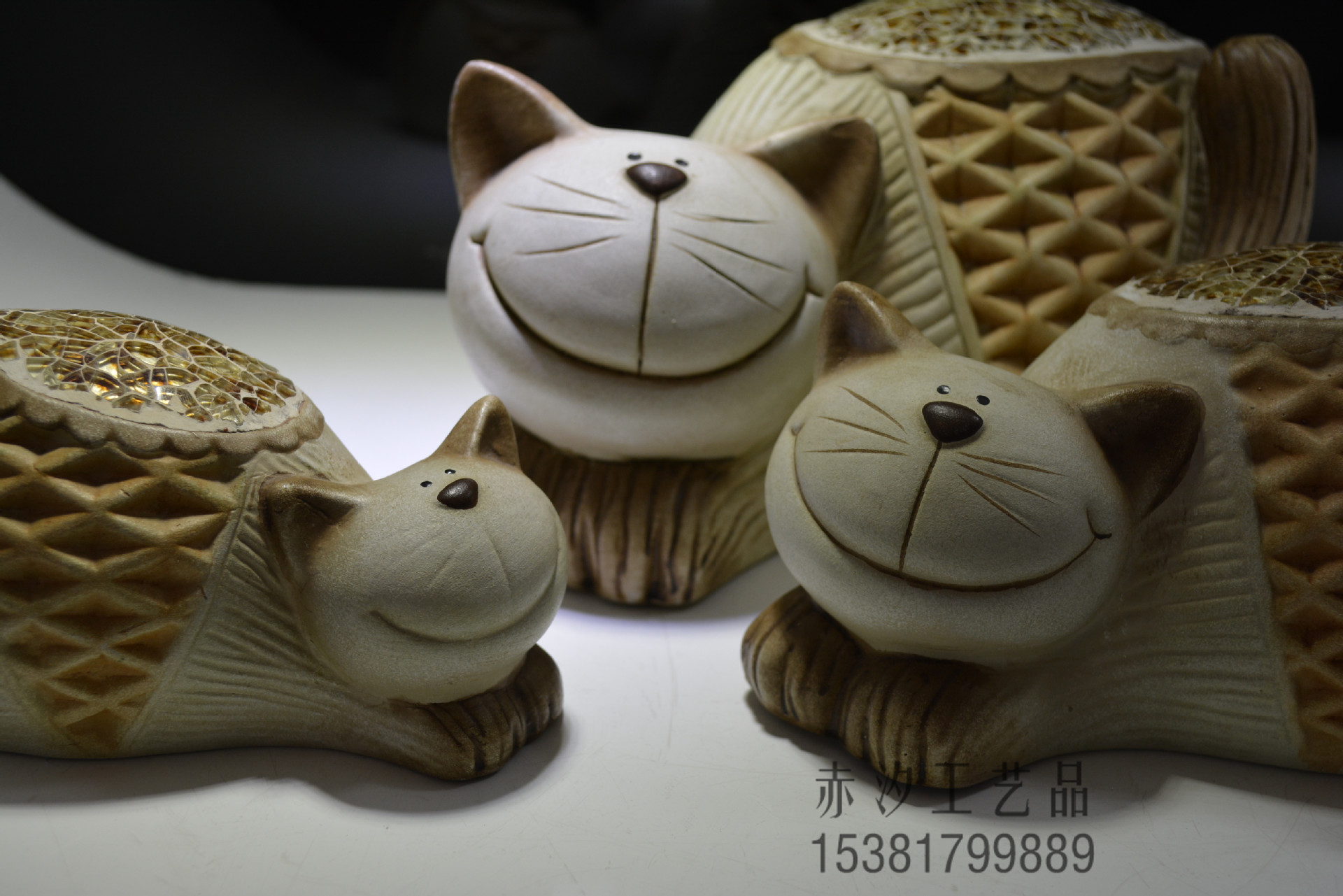 陶瓷工艺品批发 家居客厅摆饰创意彩绘玻璃碎片手工陶艺猫咪摆件