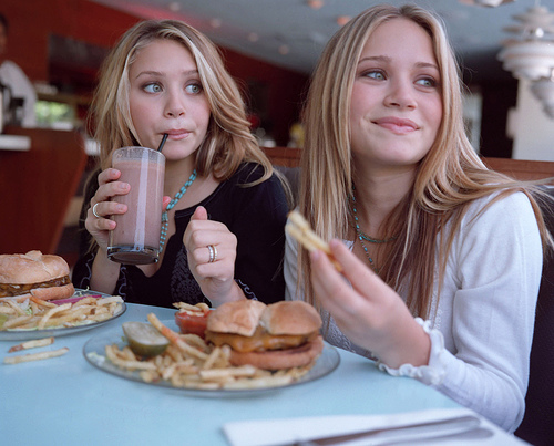 网友收集的<em>奥尔森姐妹花</em> 时尚街拍 - 阿里巴巴