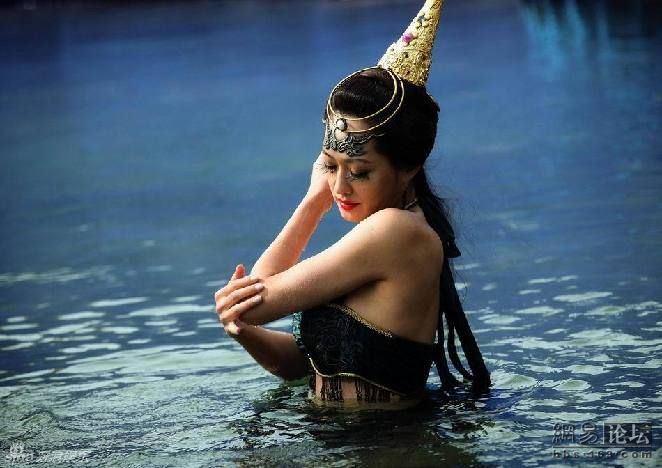 曝光《西游记》蜘蛛精性感浴照