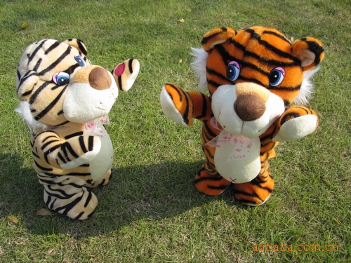 厂商供应毛绒玩具领潮走路老虎带音乐前后走/左右走 18.55元/个