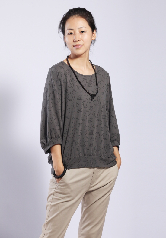 供应前短后长四分袖圆领口字母图案高弹面料宽松休闲百搭鸿影t恤