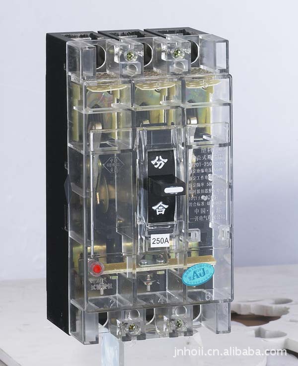 极数:3p 灭弧介质:空气式 安装方式:固定式     :普通型 结构:塑壳式