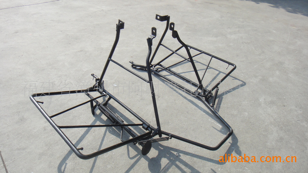 点击进入嘉陵70圆钢侧翻式摩托车载重大货架