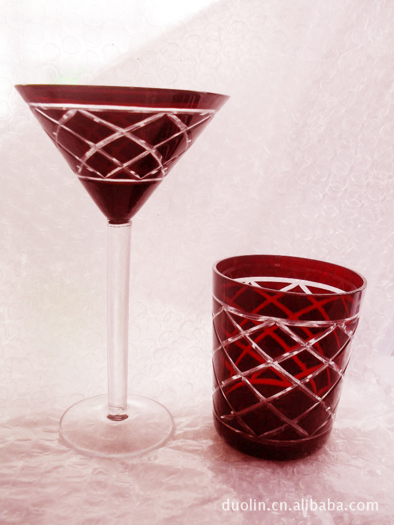供应人工吹制套皮刻花马提尼酒杯martini
