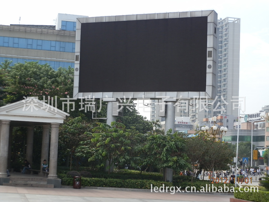 室内全彩显示屏：商业空间的新视觉盛宴