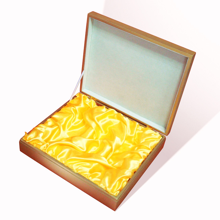 厂家直销礼盒包装黄绸布内衬布黄布包装布绸缎厚八枚缎厚八美缎