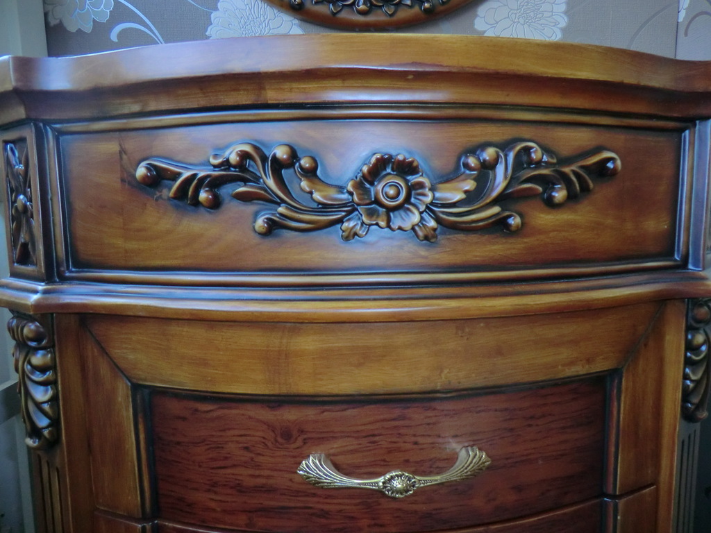 jd12-021a柜多抽屉,精致的雕花镶嵌在柜与镜上,彰显它的完美