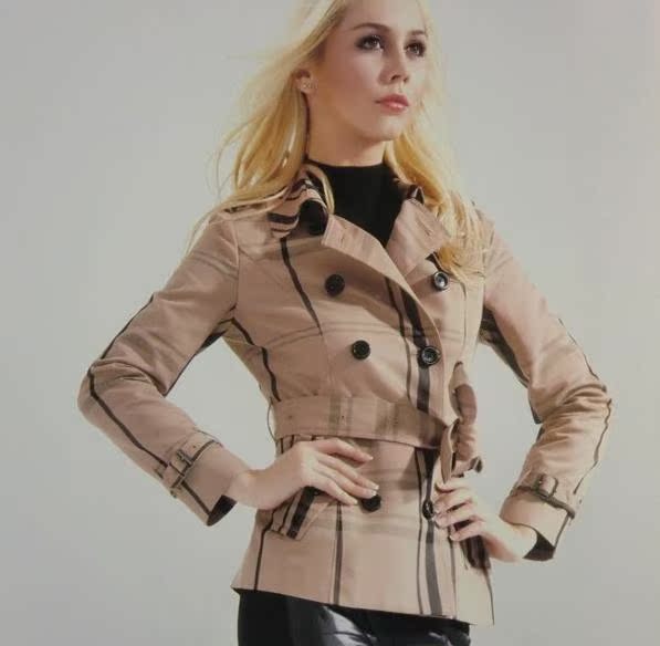 批发英伦b家花格短款紧身双排扣风衣