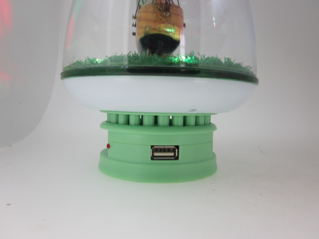 2012新款诺亚方舟音箱 插卡音箱 便携式音箱 led七彩灯 双喇叭