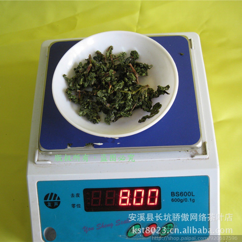 茶米的茶米颜色鲜亮,鲜绿;经过发酵的茶叶茶梗的颜色为淡红色的哦