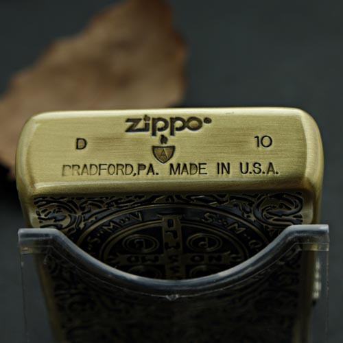 包邮 正品zippo 芝宝打火机 纯铜蚀刻 康斯坦丁 盔甲版 送油火棉