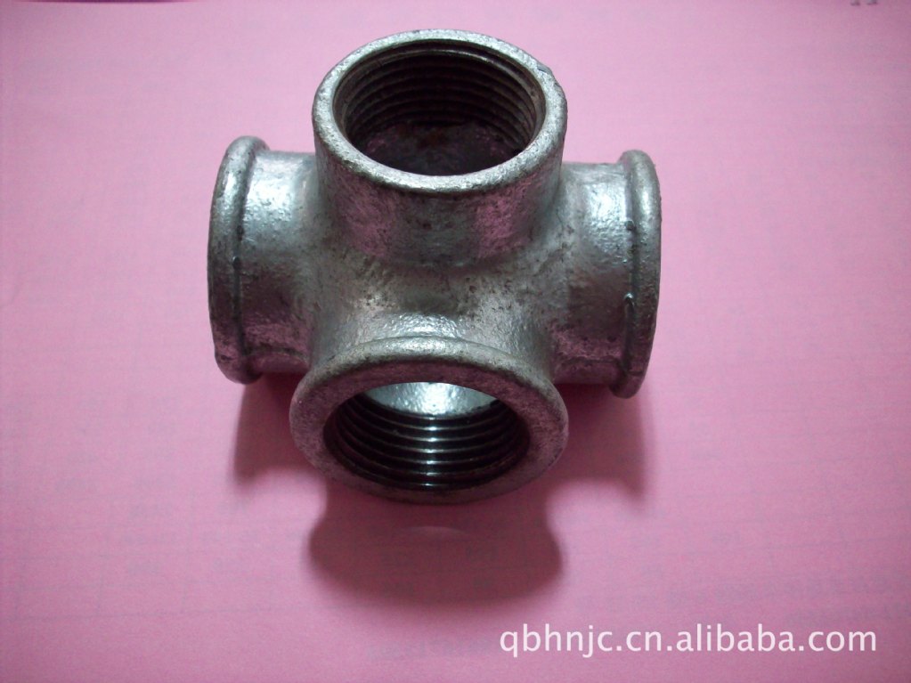 批量供应玛钢镀锌立体四通