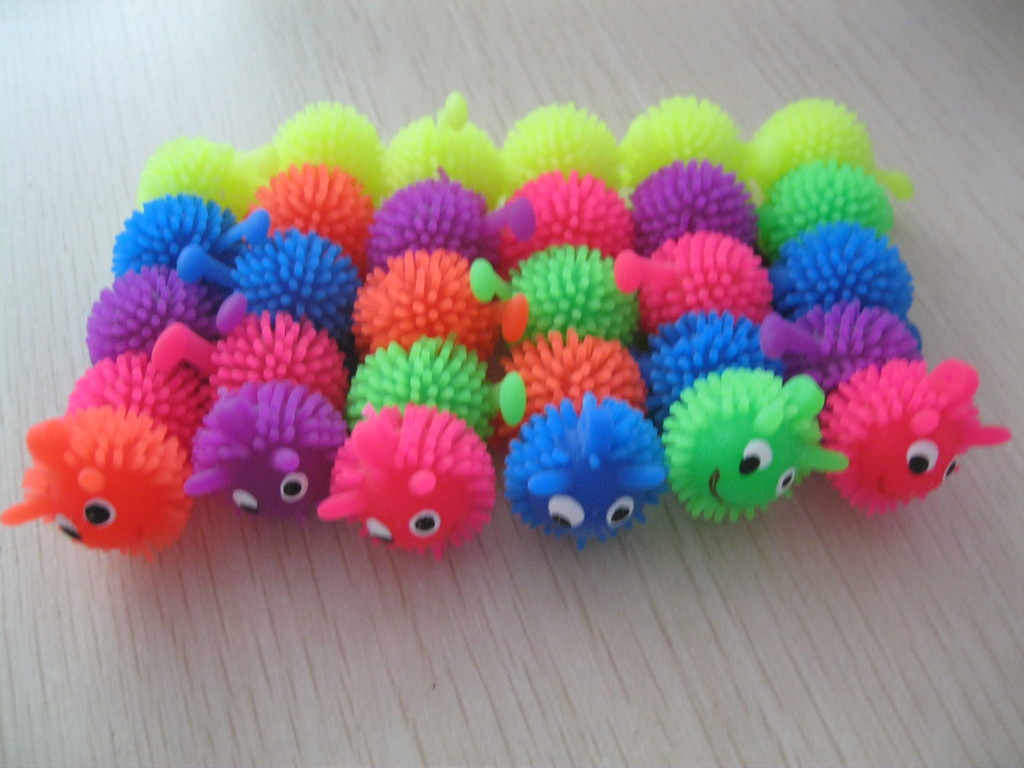 批发供应 环保tpr海胆球钥匙环 钥匙挂件