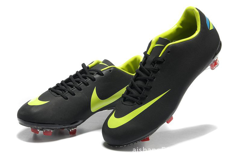 新款现货大量上市 刺客8代超a碳底tpu钉总配色足球鞋 黑色