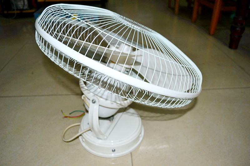 厂价直销【骆驼】楼顶扇 360度旋16寸圆底铁盘吸顶式电风扇