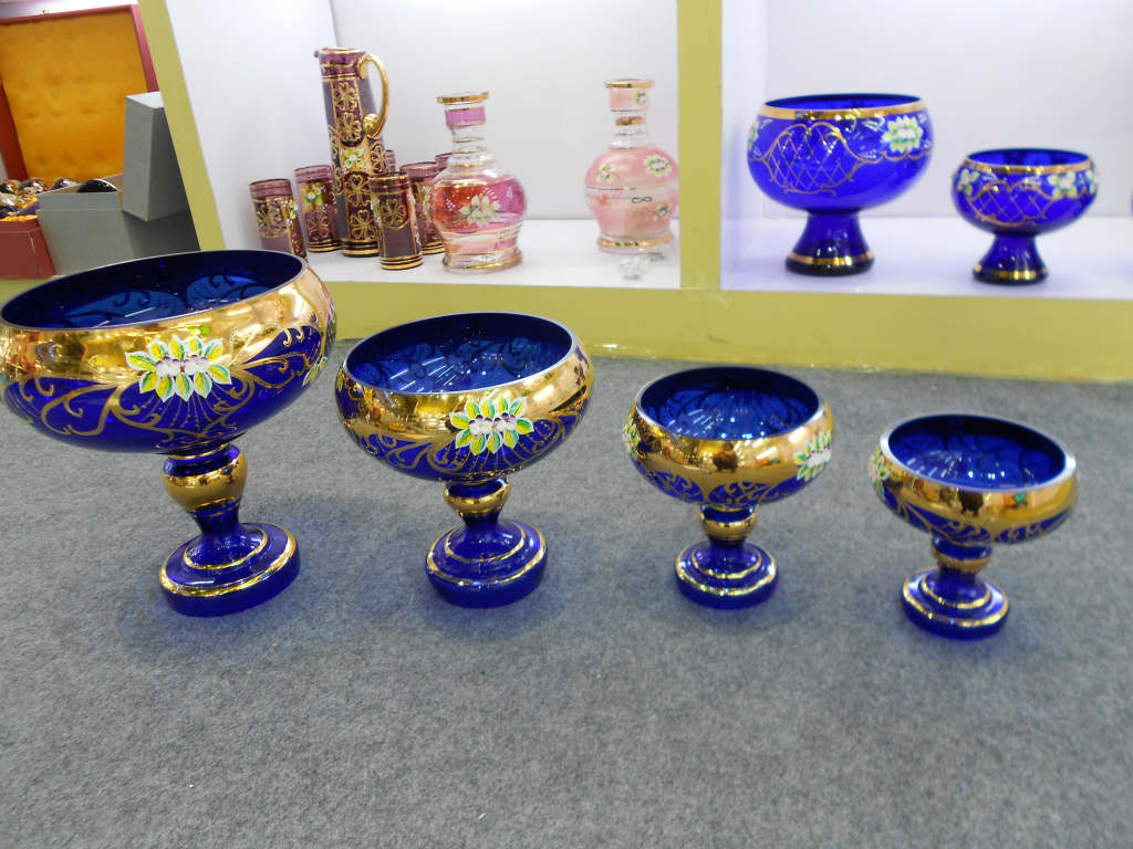 其他工艺品 玻璃工艺品 玻璃花瓶 描金堆花花瓶 古典高雅 中东市场