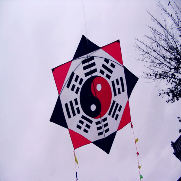 2013年新款 八卦风筝 海外出口 潍坊鹏程风筝 厂家直销 小额批发