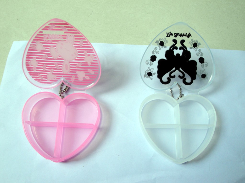 心形药盒 心形四格药盒 带链子创意