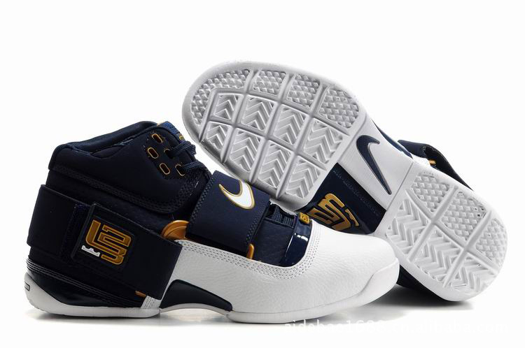 2012秋冬款 耐克 詹姆斯篮球鞋nike 战靴 士兵1代一代男鞋 运动鞋