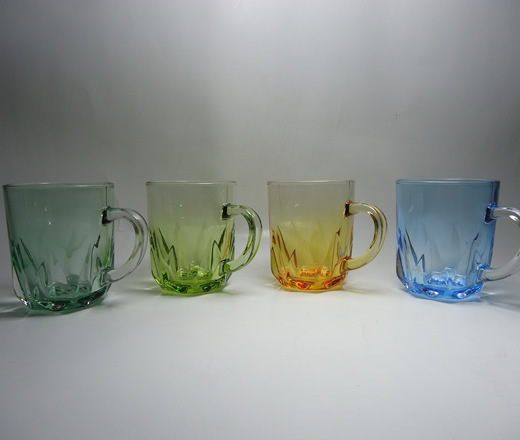 玻璃製品( glassware ) 的專業加工廠 ,主要有 工藝加工,貼花烤花,蒙