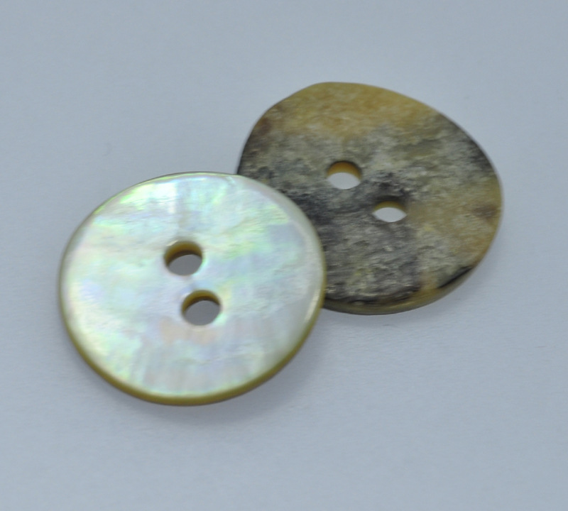 厂家直销天然牛角扣,休闲服装扣,高档西装扣