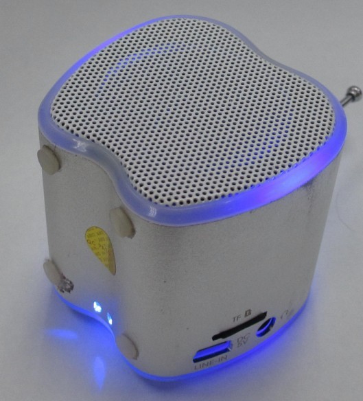 大量出售小巧苹果插卡音响电脑音箱