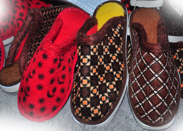 地摊棉拖鞋 厂家批发4.5元 全国可货到付款 赠送广告录音