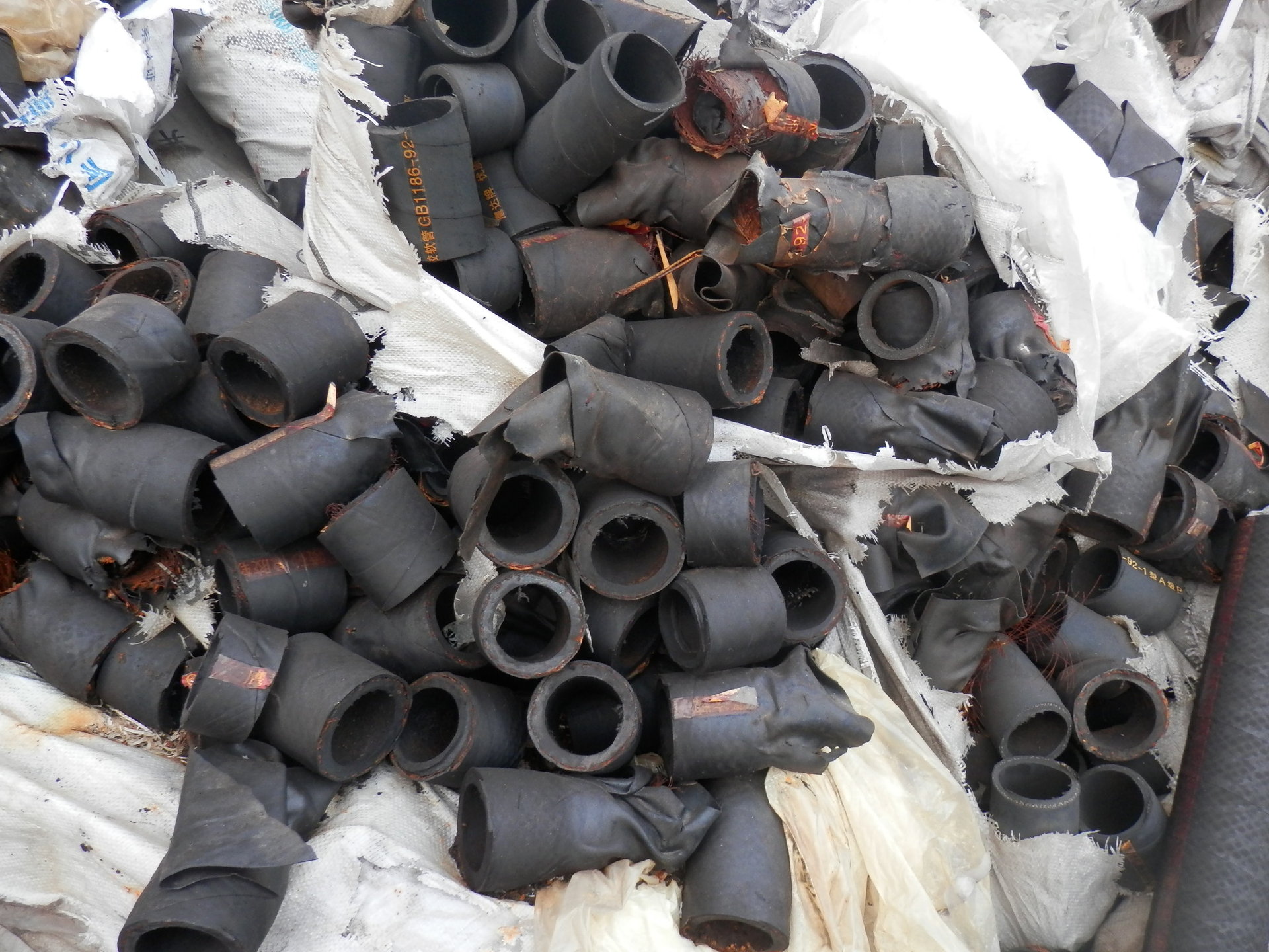 出售一批废橡胶管头