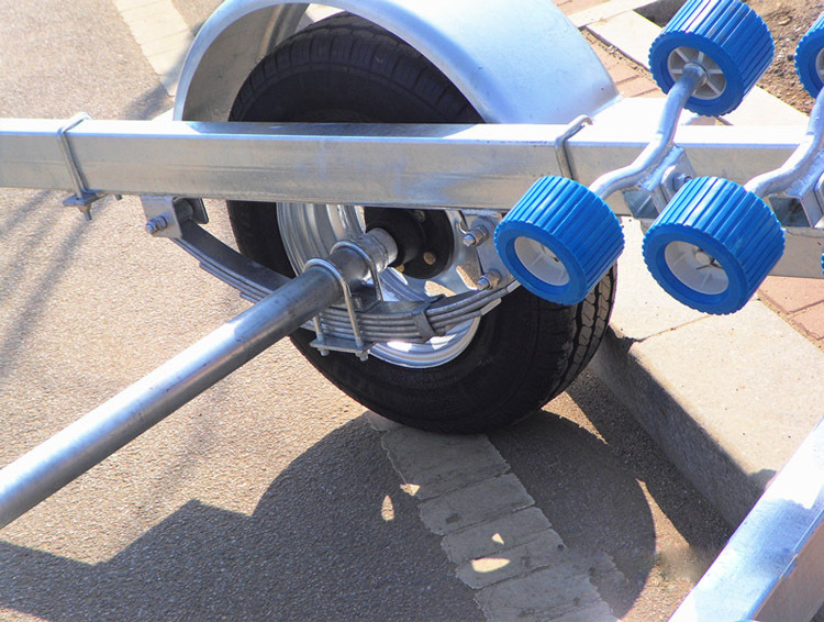 厂家直供 高品质高性价比游艇拖车 sod550r游艇专用拖车 可定制