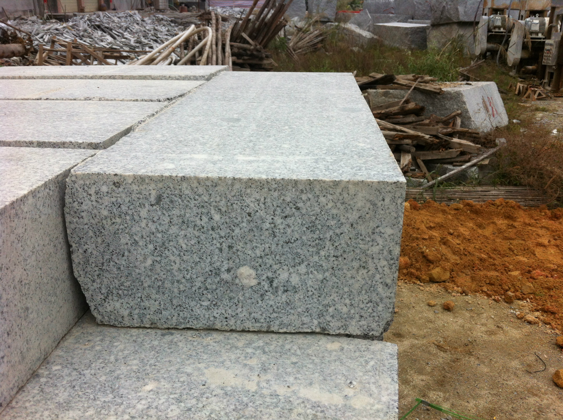 广场砖园林绿化石芝麻石路基石路侧石板材毛板灰麻石工程石市政石