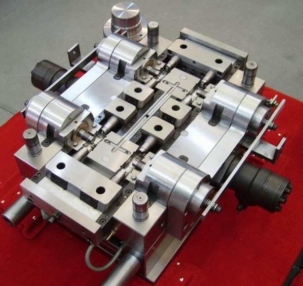 塑胶模具 注塑模具 模具厂 水管退螺纹模具 塑胶模具 精密模具