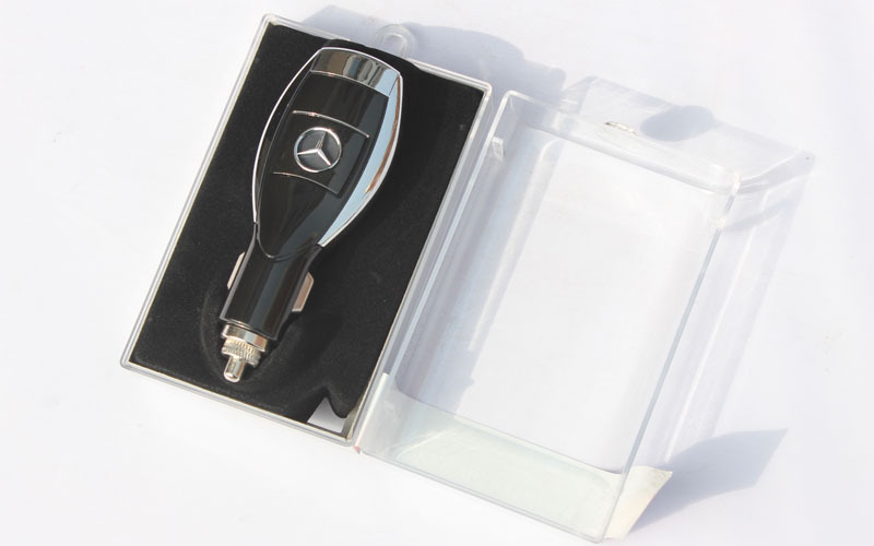 [供应]多功能车载充电器 盒装奔驰 usb数据线万能车充有专利 10-3d954