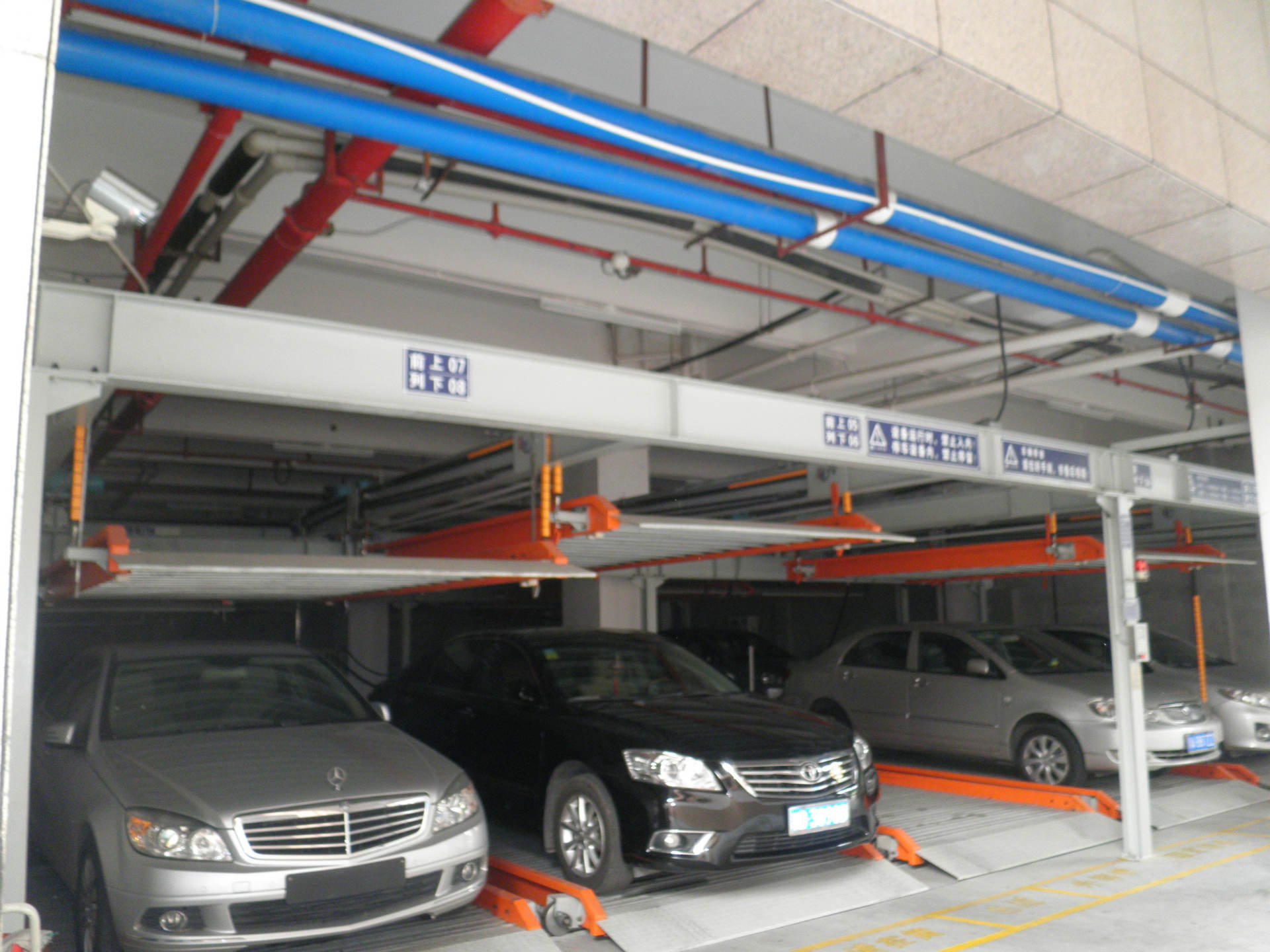 地下两层【升降横移式】立体停车设备,地下停车数量增加一倍