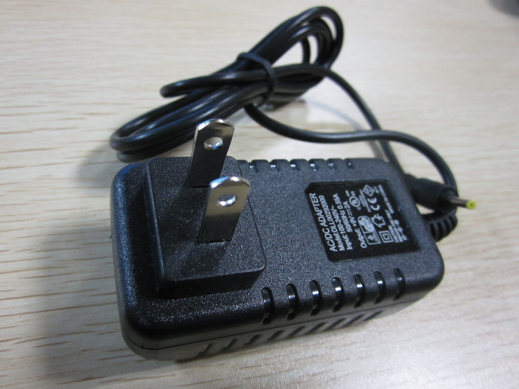 特价直销9v1.5a平板电脑电源适配器 电池充电器 充电器厂家