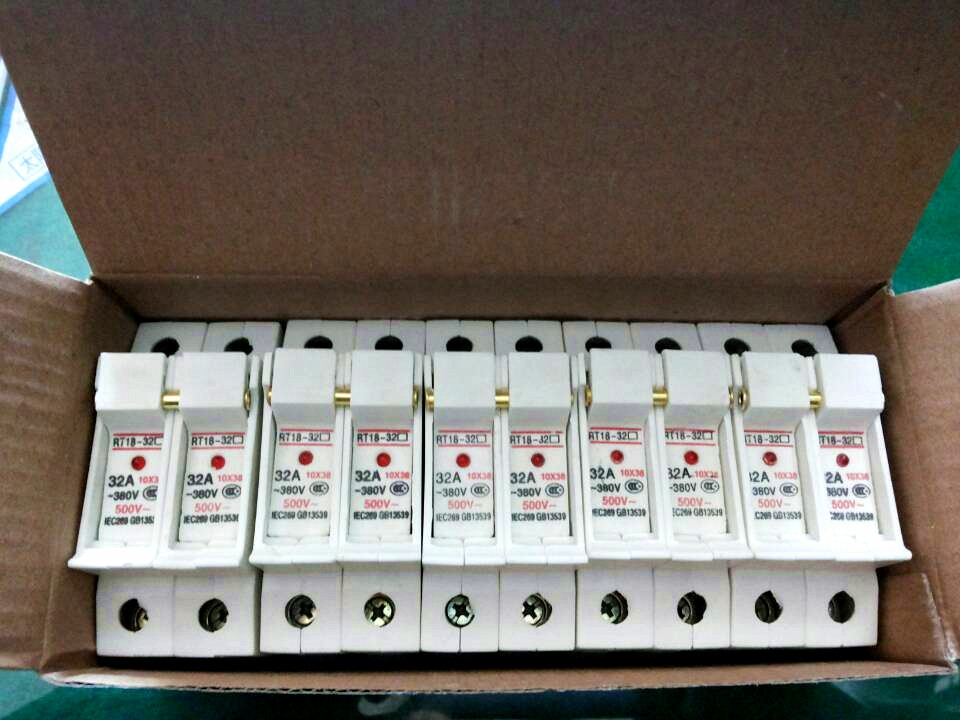 批量供应rt18-63x熔断器盒,熔断器盒,保险盒,3p/63a熔断器底座