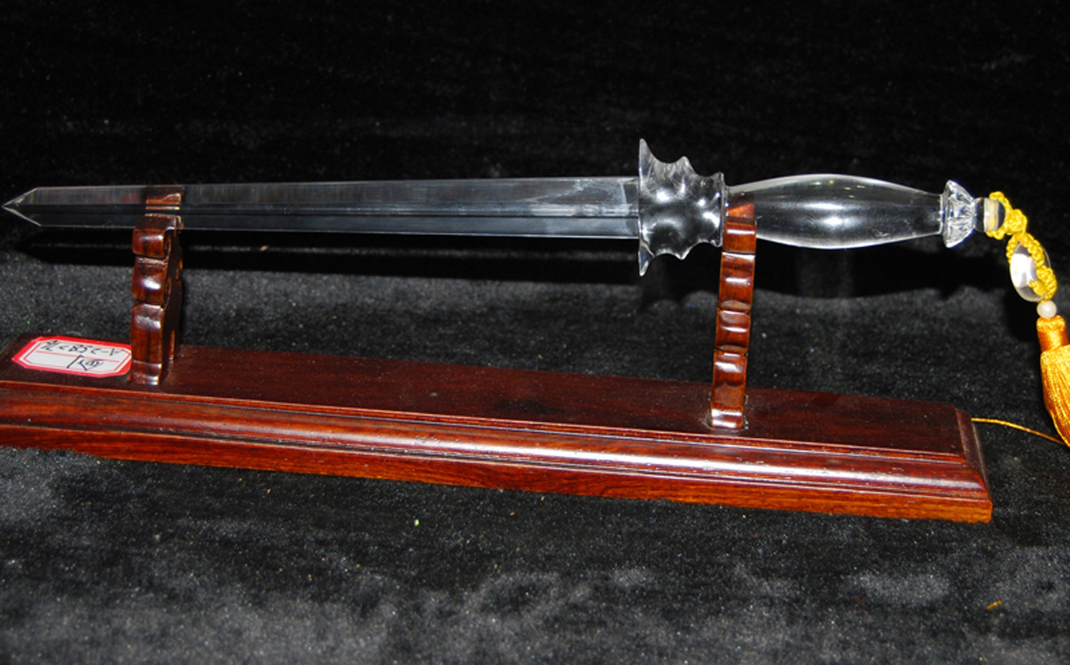 天然水晶雕件辟邪剑 水晶摆件 调节风水 镇宅辟邪 东海水晶