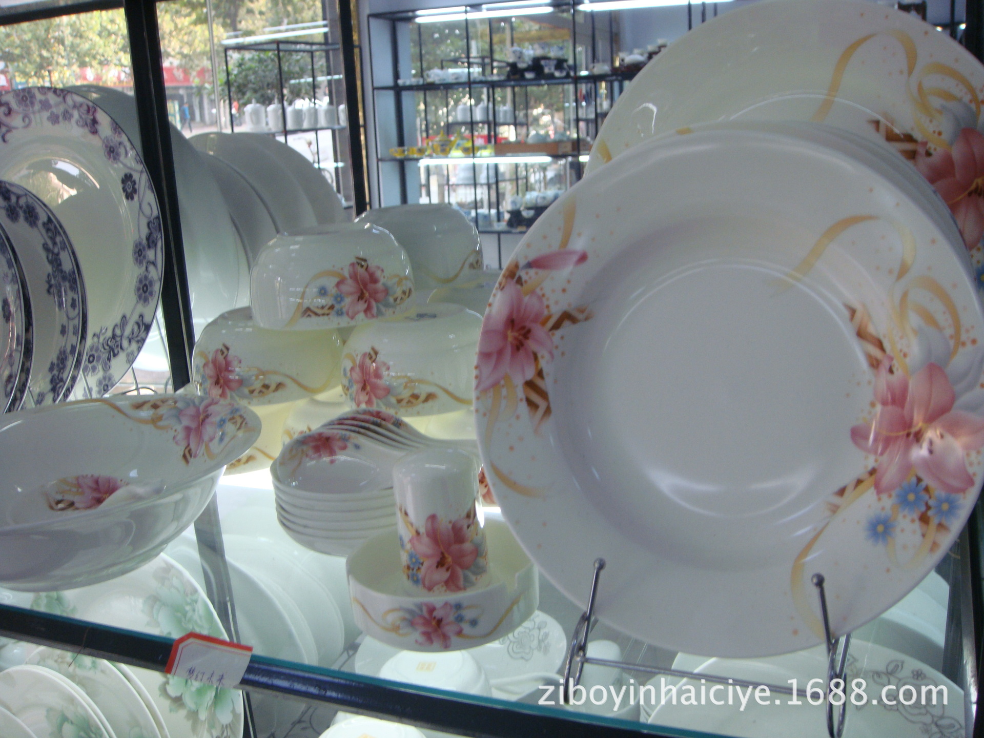 陶瓷餐具：承载着文化和健康的餐桌艺术