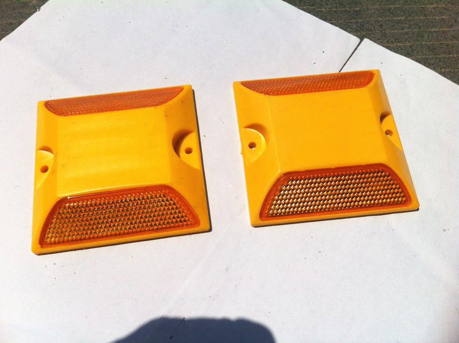 厂家批发塑料道钉 突起路标 双面反光道钉 道路交通安全减速道钉