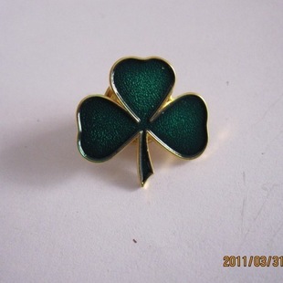 生产透明玻璃漆徽章,幸运草徽章