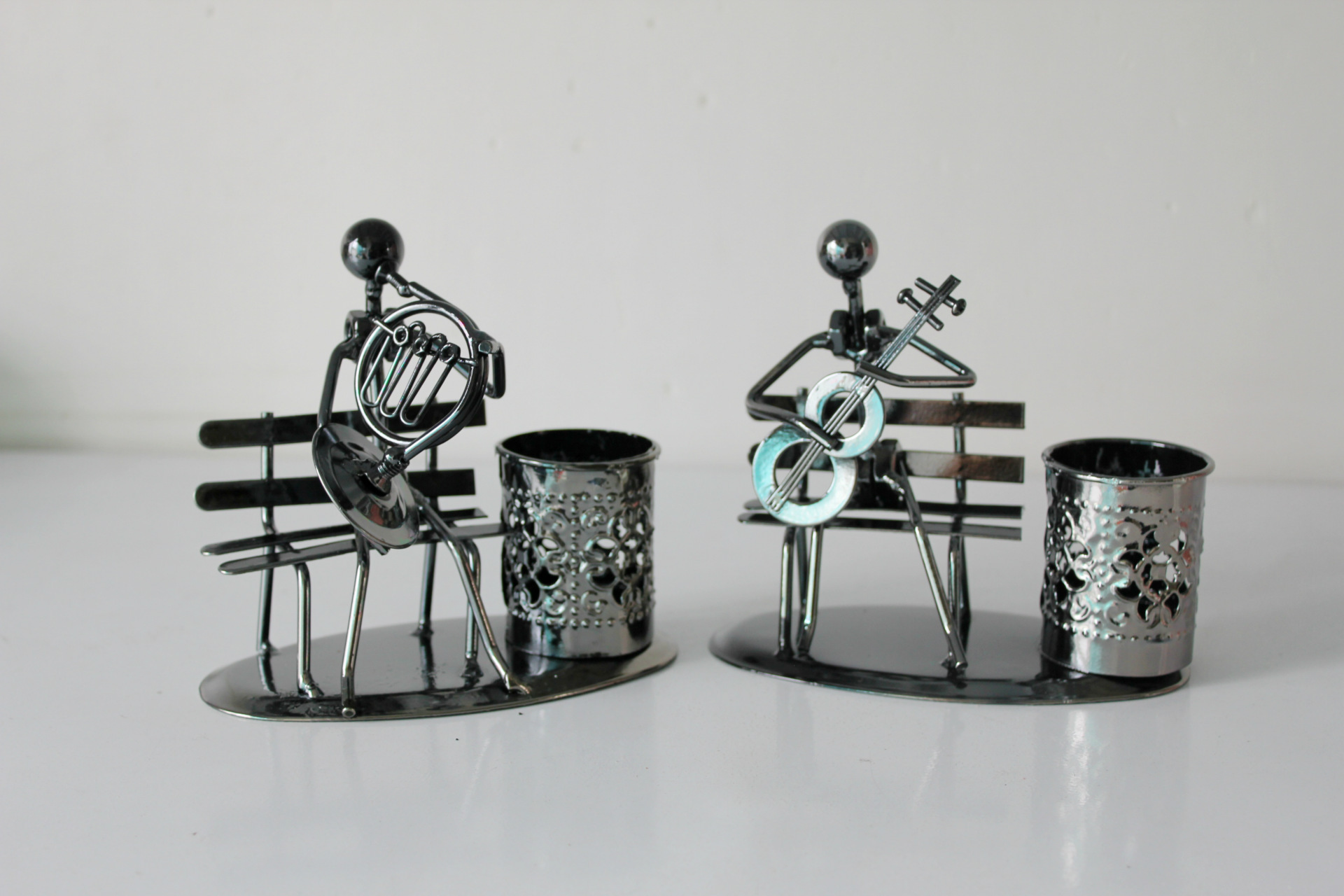 540087 人形座椅音乐乐器笔筒 创意铁艺摆件赠品生日礼物礼品