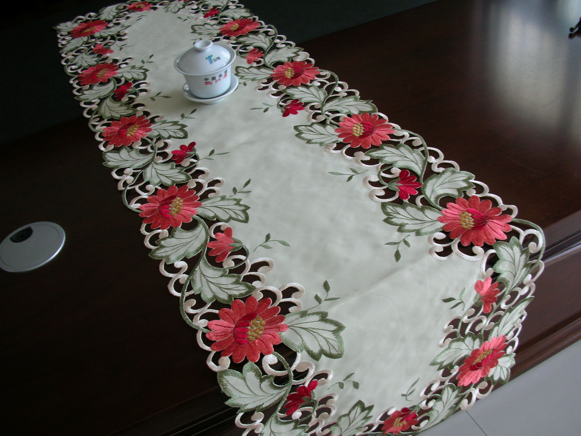 母婴,玩具 布艺,软装 台布,桌布,桌椅套 信誉厂家 直销各种绣花桌布