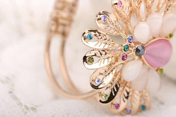 伊泰莲娜 丽晶 时尚 猫眼石 孔雀开瓶 手镯